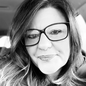 Meet your Posher, Lori june